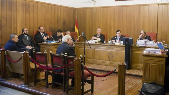 El arzobispo de Granada, Javier Martínez, durante su declaración en la Audiencia de Granada. 