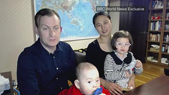 Imagen de la entrevista familiar concedida a la BBC.