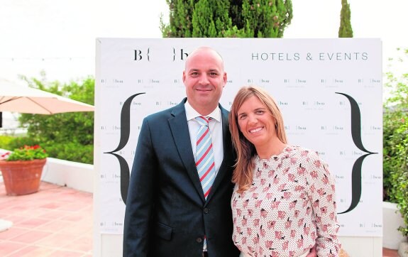 Andrés Herrero y María Herrero en uno de los hoteles de su empresa B bou Hotels. :: sur