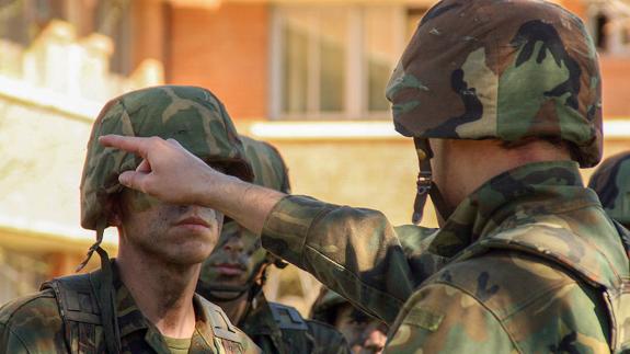 Soldados en un entrenamiento de la Brigada Paracaidista. 