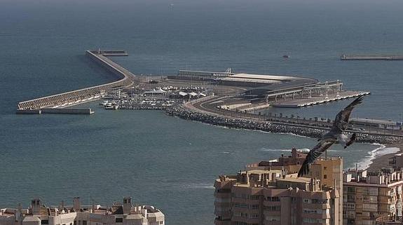 Ubicación de los terrenos destinados al hotel, en el dique de Levante del puerto de Málaga. 