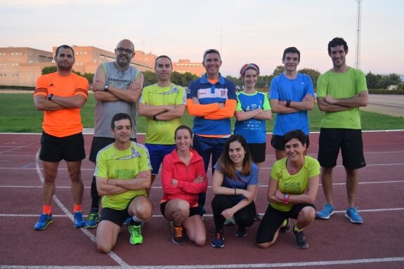 Algunos de los corredores, del Club de Running de la UMA, que se preparan para disputar la Media Maratón de Málaga. :: m.r.