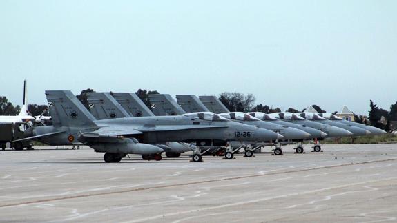 Imagen de archivo de varios cazas F-18.