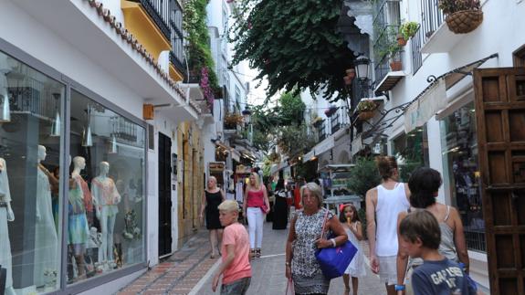 Una de las calles del caso antiguo de Marbella durante el pasado verano. 