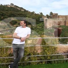 Antonio Banderas, en la terraza de su ático en Alcazabilla, con un cubo homenaje al Museo Pompidou Málaga