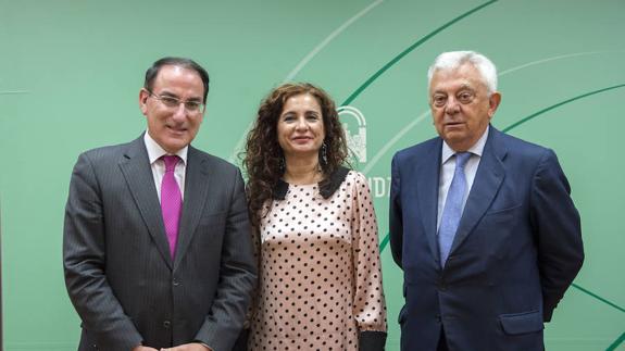 González de Lara, Montero y Herrero presentan el acuerdo. 