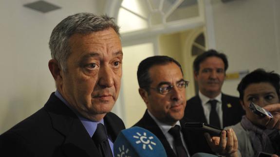 Antonio Martínez, Miguel Briones y Pablo Atencia en una reunión anterior  