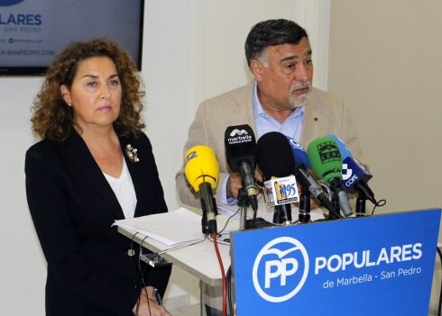 Los concejales del PP Isabel Cintado y Baldomero León. :: j-lanza