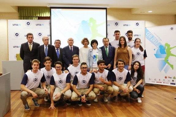 Asistentes a la presentación de los campeonatos nacionales universitarios en el Rectorado de Málaga. 