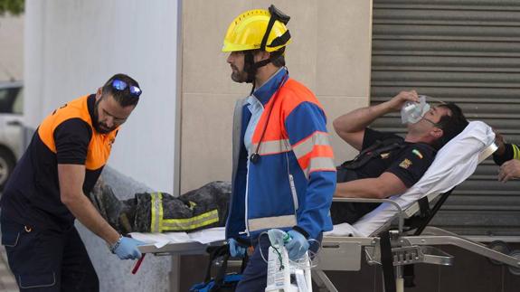 Marc Planas, al ser trasladado por sus compañeros al hospital tras el suceso. 