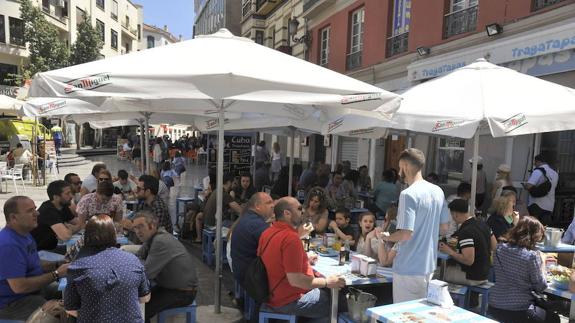Las terrazas generan el principal motivo de enfrentamiento entre los actores. Unos piden que se mantengan, otros que se eliminen por molestar a los vecinos