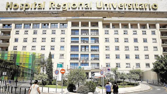 La lista de espera de urología de Carlos Haya se dispara al recibir a pacientes de La Línea