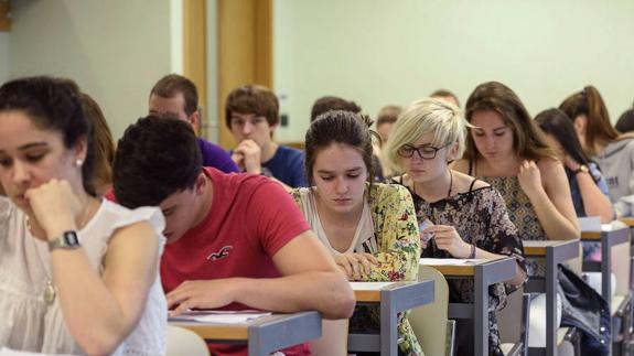 La ayuda máxima para el programa Erasmus de movilidad se mantendrá en 438 euros
