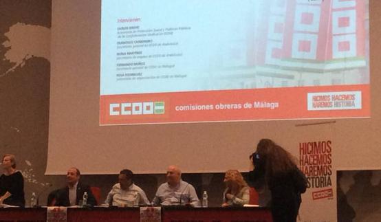 Dirigentes de CC.OO., en la asamblea celebrada ayer. 