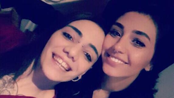 Imagen de María Jimena (izquierda) y Shaza, facilitada por su hermana.