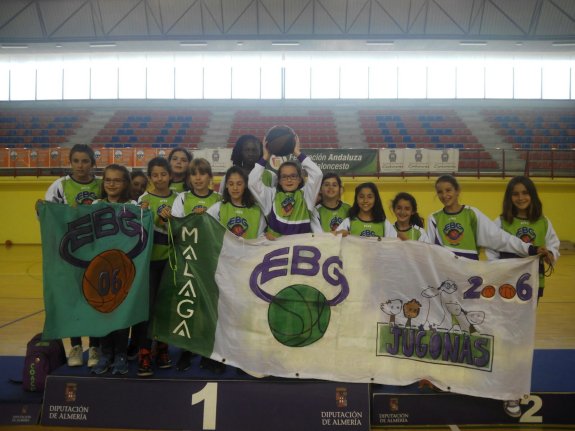 Jugadoras del EBG, en el Torneo Minibásket de Carboneras. :: sur
