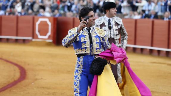 Rivera Ordóñez tras la faena a su segundo, al que cortó una oreja.