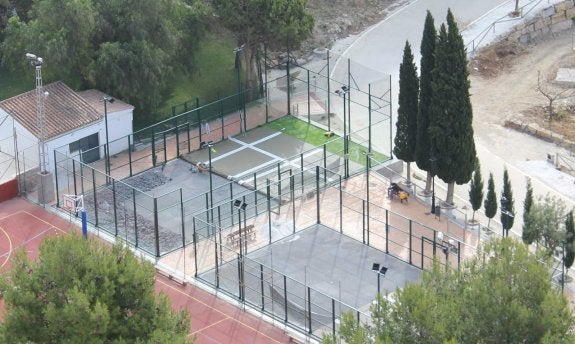 Vistas de las pistas de pádel del complejo deportivo de La Huertezuela.