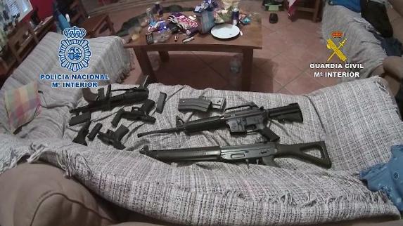 Algunas de las armas intervenidas.