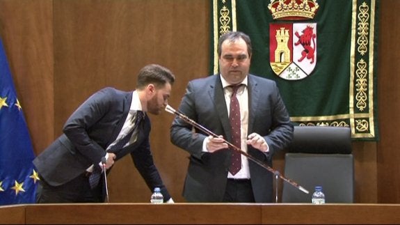 Félix Lozano en la toma de posesión tras la moción.