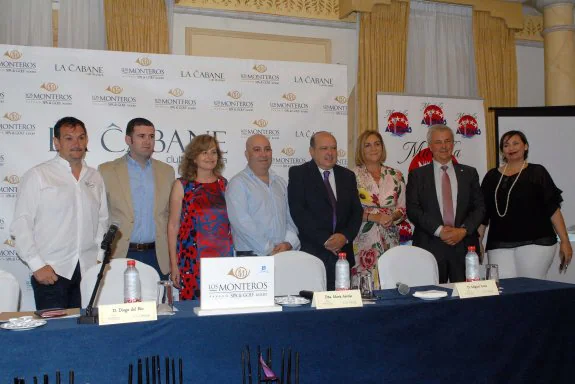 Chefs, empresarios turísticos y representantes del Ayuntamiento y la Diputación, presentaron el evento.