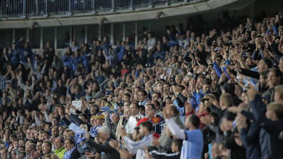 Imagen de las gradas de La Rosaleda repletas en el choque ante Barcelona, algo que ocurrirá contra el Real Madrid