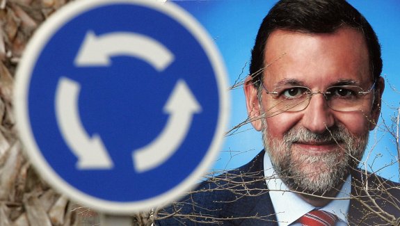 Un cartel electoral del PP en 2008 con la imagen del candidato Mariano Rajoy. :: j. lago / afp