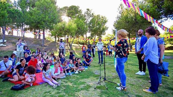 El picnic familiar atrae este fin de semana a familias homoparentales.