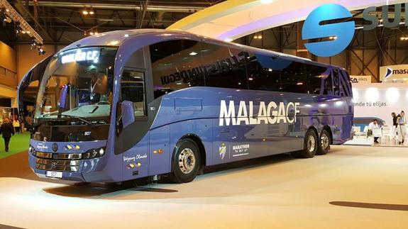 Este el autobús del Málaga para la próxima campaña, que está expuesto en IFEMA, en Madrid. 