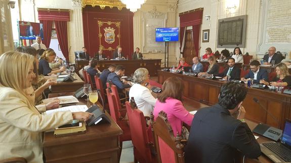 Directo | El metro al Civil eleva la tensión en el pleno del Ayuntamiento de Málaga