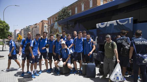 Los jugadores del Malagueño, ayer a su salida de Málaga. 