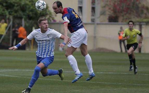 Una jugada del partido del Malagueño ante la Segoviana el fin de semana.