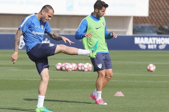 Sandro y Jony se ejercitan en un entrenamiento reciente del Málaga.