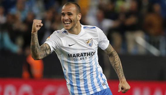 Sandro festeja un gol en el derbi de la pasada campaña ante el Sevilla. 