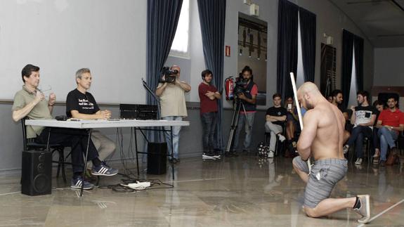 Un aspirante opta al puesto de verdugo para la ópera ‘Turandot’, que abre la temporada lírica el 3 y 5 de noviembre. 