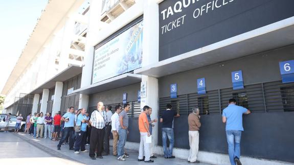 Imagen de archivo de las taquillas de La Rosaleda.