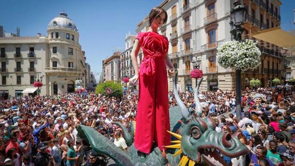 La Tarasca es la imagen pagana que antecede al Corpus en Granada. 