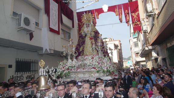 La Virgen de la Trinidad Coronada en su procesión de alabanza