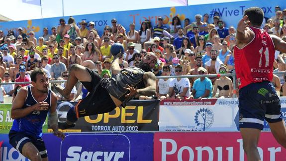 La final se disputó en la Playa de la Ferrara, en Torrox 