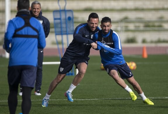 Santos, en un ejercicio durante un entrenamiento. :: ñito salas
