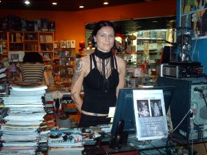 A PIE DE CALLE. Pernille Zacho Gross Skanborg, encargada de Norma Comics: «Padres e hijos vienen juntos a comprar sus cómics»