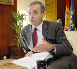 José Antonio Alonso: «Estoy convencido de que una mujer llegará a ser jefa del Estado Mayor»