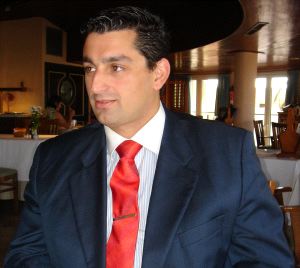 Jesús López Postigo, coordinador de la escuela de 'Hostelería de Melilla": «Llevar platos lo puede hacer cualquiera, pero atender una mesa no»