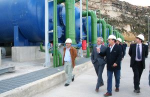 Chacón anuncia que a partir de mañana el agua potable llegará a los hogares