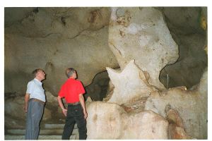 INTERIOR. En la cueva se encontraron pinturas y cerámicas.