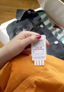 PRUEBA. El test se hace sobre el sudor de ropa usada./ SUR