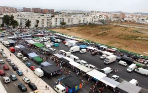 PUESTOS. Imagen de archivo del mercadillo de la avenida de Europa. / SUR. ARCHIVO