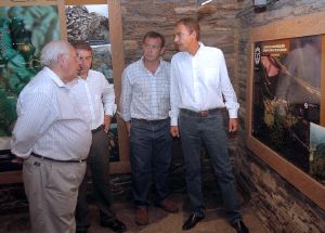 ASTURIAS. Zapatero, en el monasterio de Villanueva de Oscos. / EFE