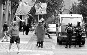 Radicales hieren a un ertzaina en San Sebastián