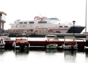 Acciona sustituye el 'Milenium Tres' por otro barco más lento y antiguo